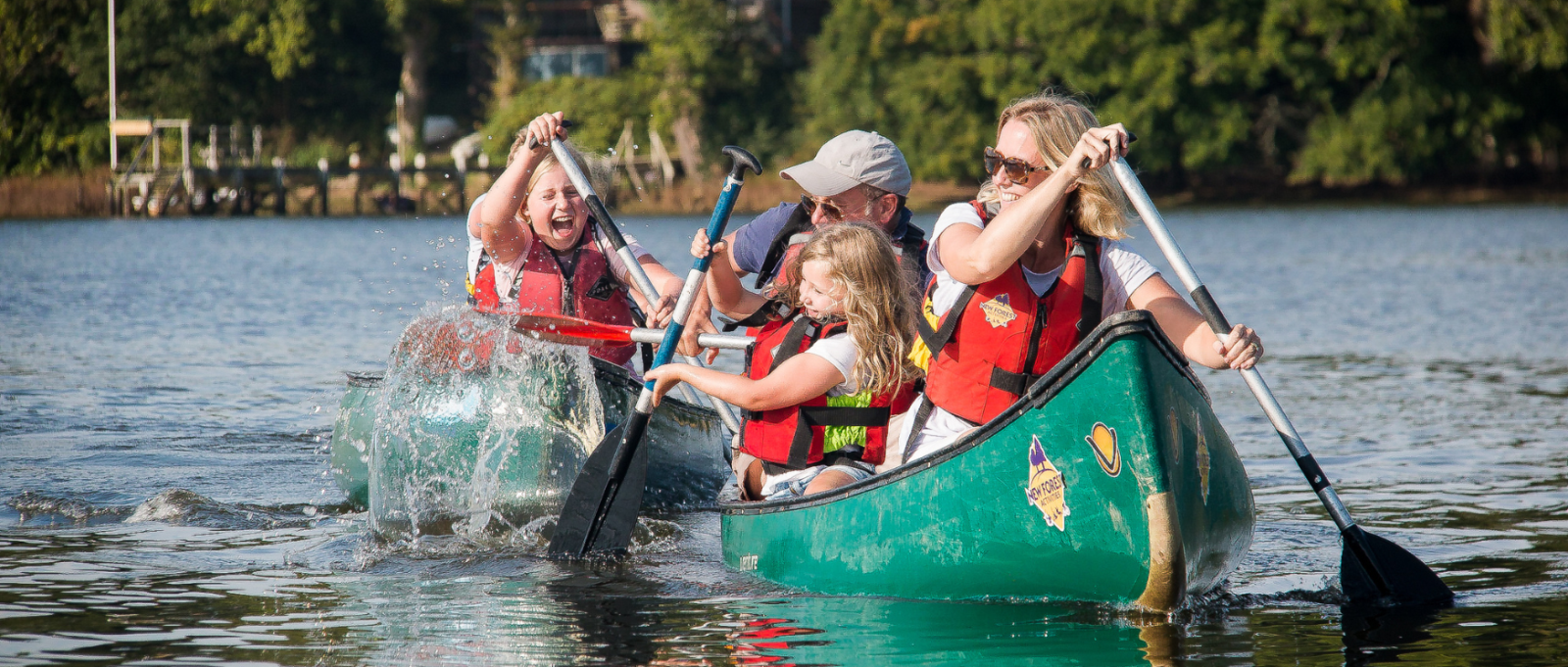 A family canoe along the Beaulieu River